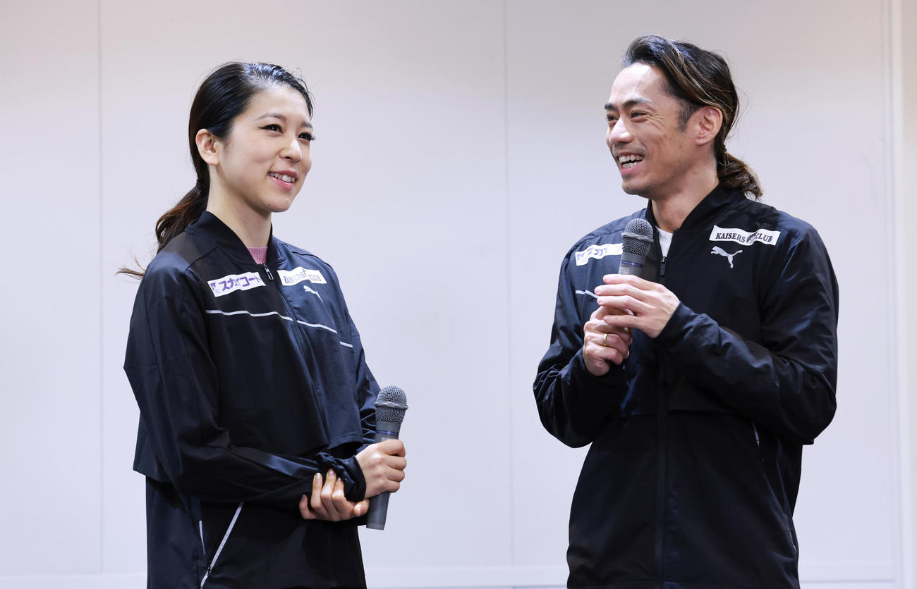 会見を行う村元（左）、高橋組（撮影・垰建太）