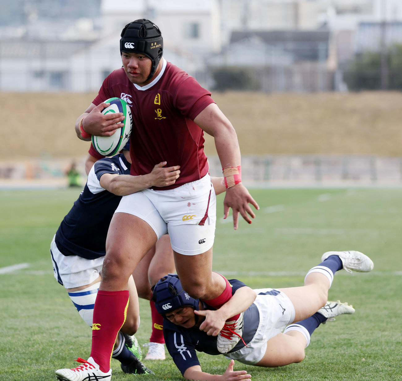 山形中央対目黒学院　後半4分、目黒学院左フランカーのポルテレはゴール前10メートルラックからつないだボールを右中間にトライ成功（撮影・加藤哉）