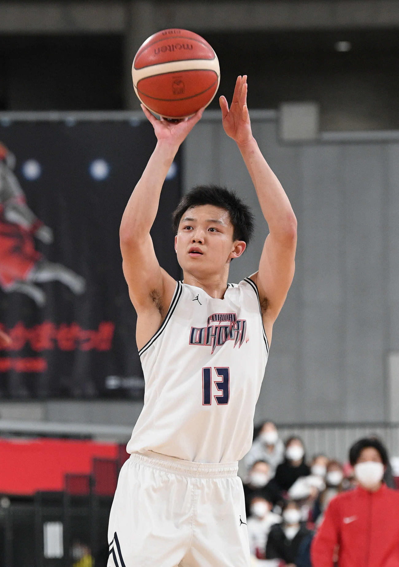 福岡大大濠対仙台大明成　第3Q、シュートを放つ福岡大大濠・岩下（撮影・滝沢徹郎）