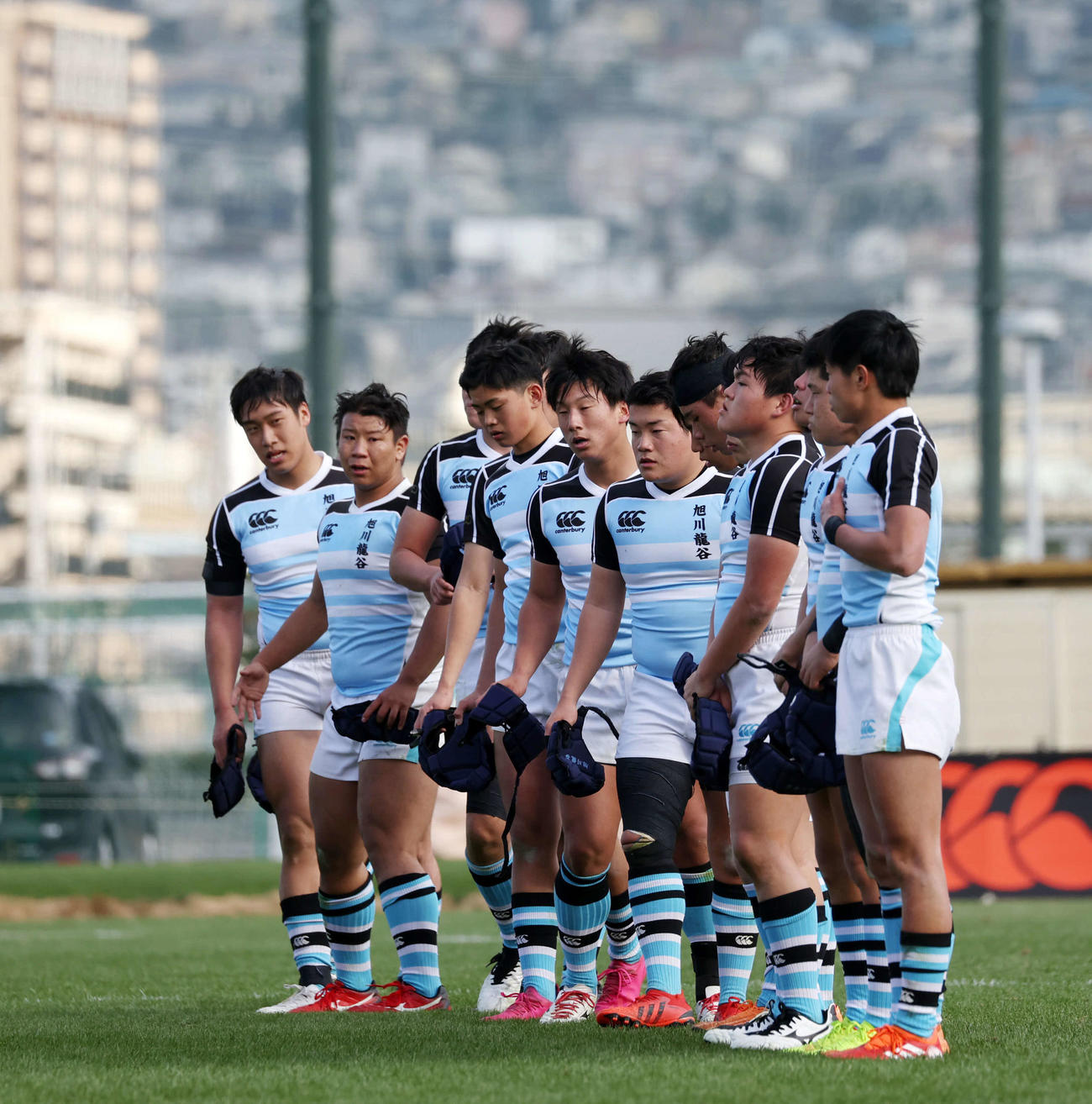 大津緑洋対旭川龍谷　大津緑洋に敗れた旭川龍谷フィフティーン（撮影・加藤哉）