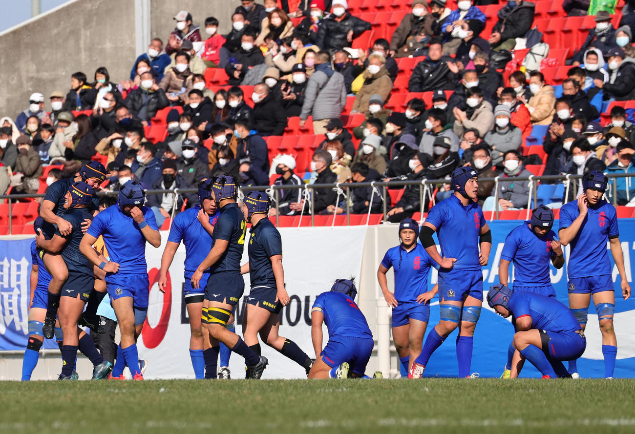 準々決勝で敗れがっくりする長崎北陽台フィフティーン（撮影・上山淳一）