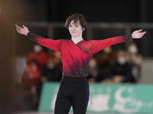 名古屋フィギュアスケートフェスティバルのフィナーレに登場した宇野（撮影・菅敏）