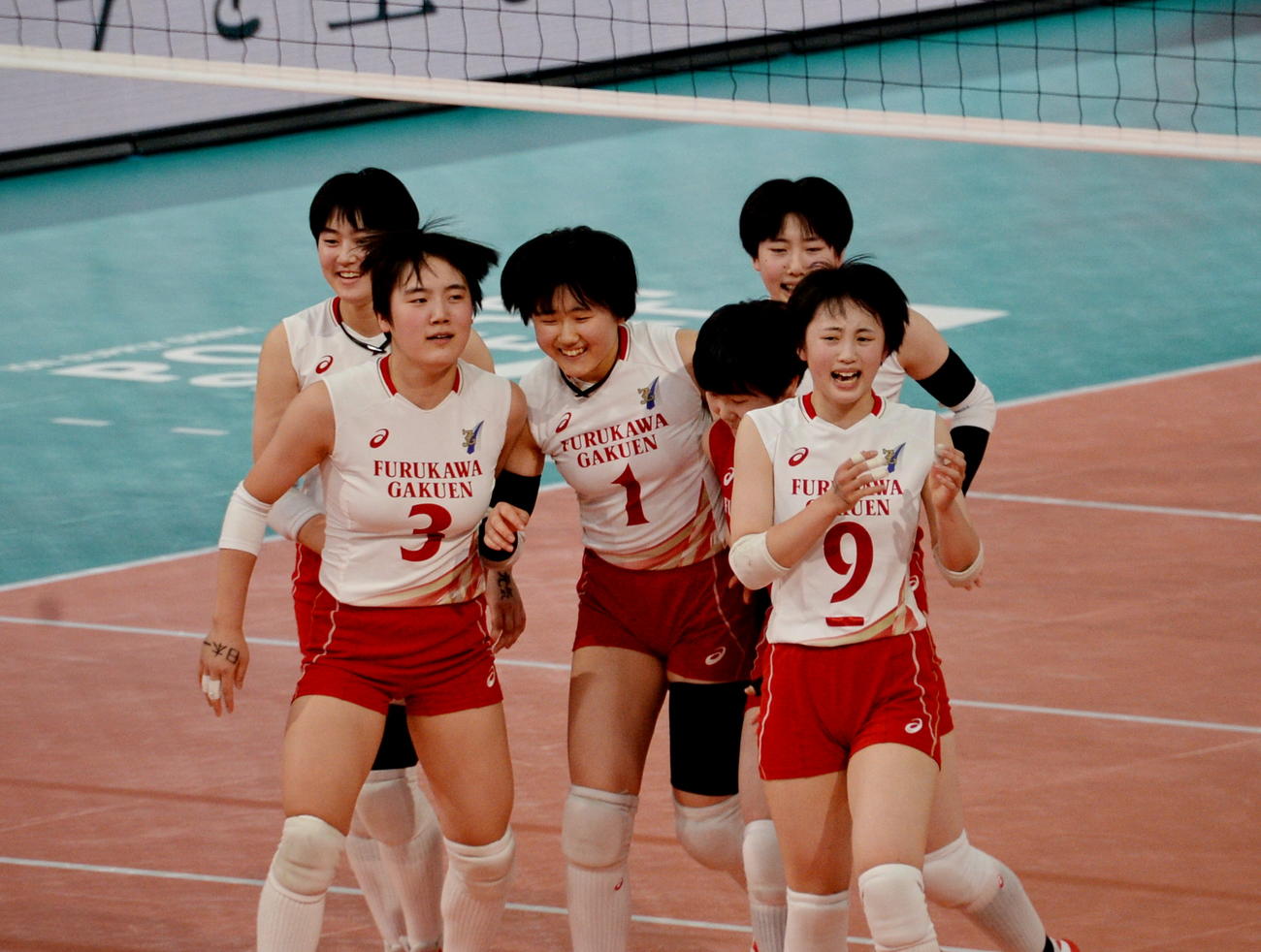 古川学園対下北沢成徳　決勝進出を決め笑顔の古川学園（撮影・濱本神威）
