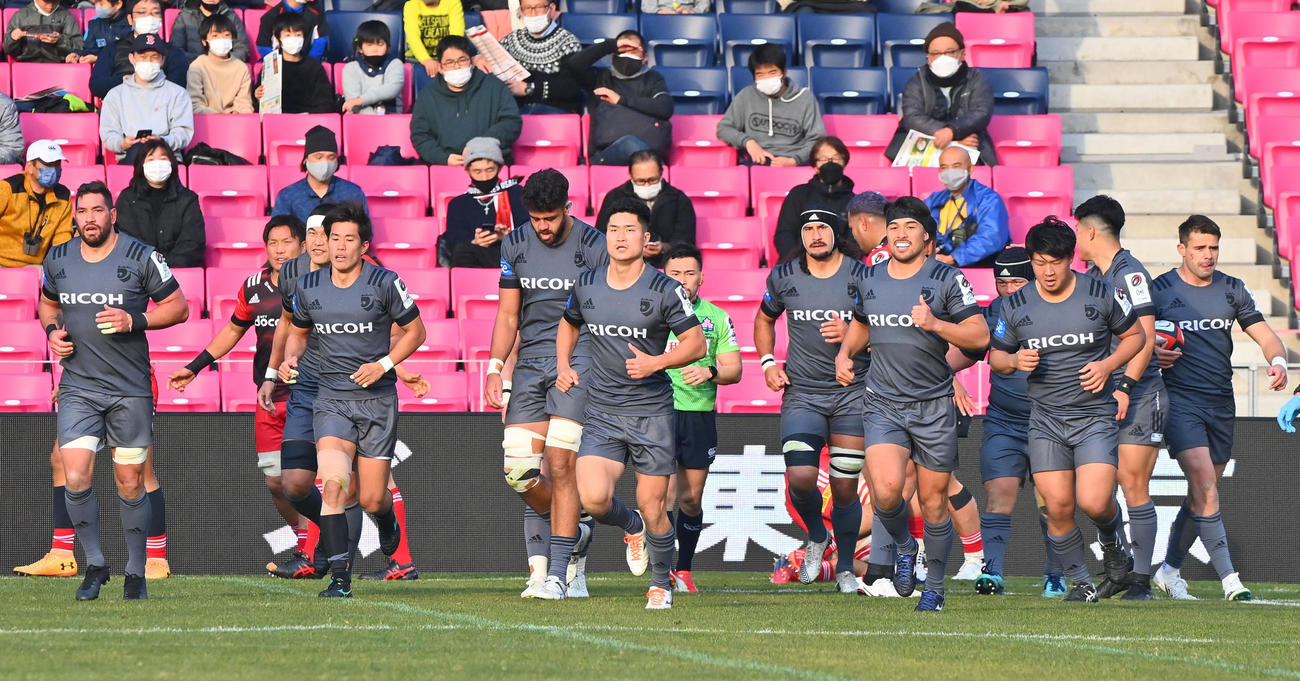 大阪対BR東京　先制トライを挙げ喜ぶBR東京の選手ら（撮影・和賀正仁）