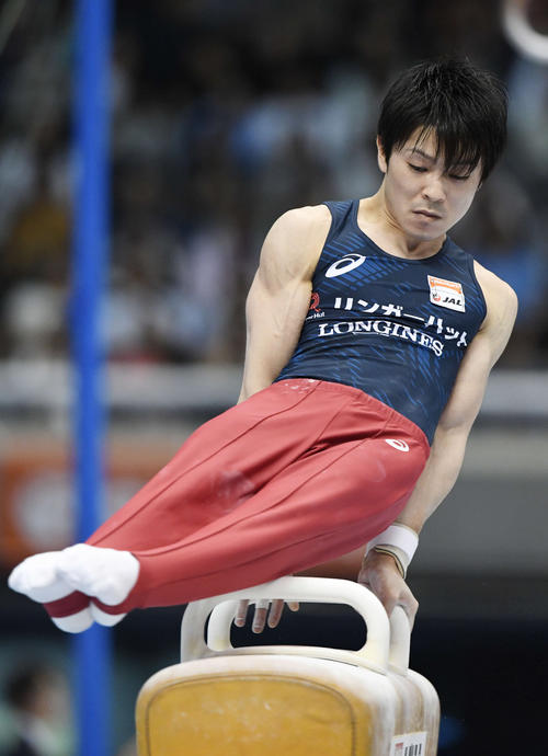 第57回体操NHK杯　男子個人総合　最終日　あん馬の演技をする内村航平（2018年5月20日撮影）