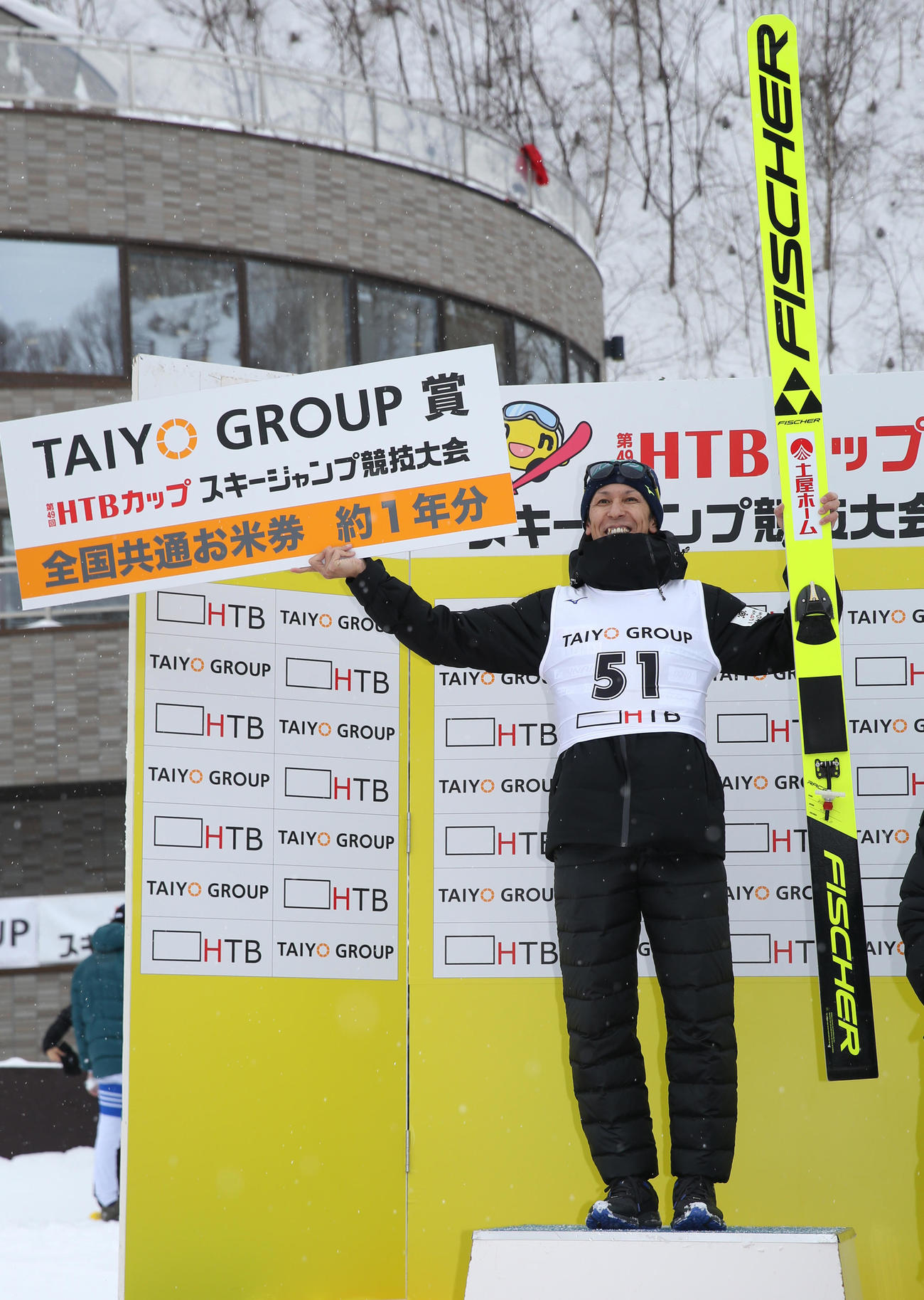 143メートルの最長不倒を飛び笑顔の葛西（撮影・佐藤翔太）