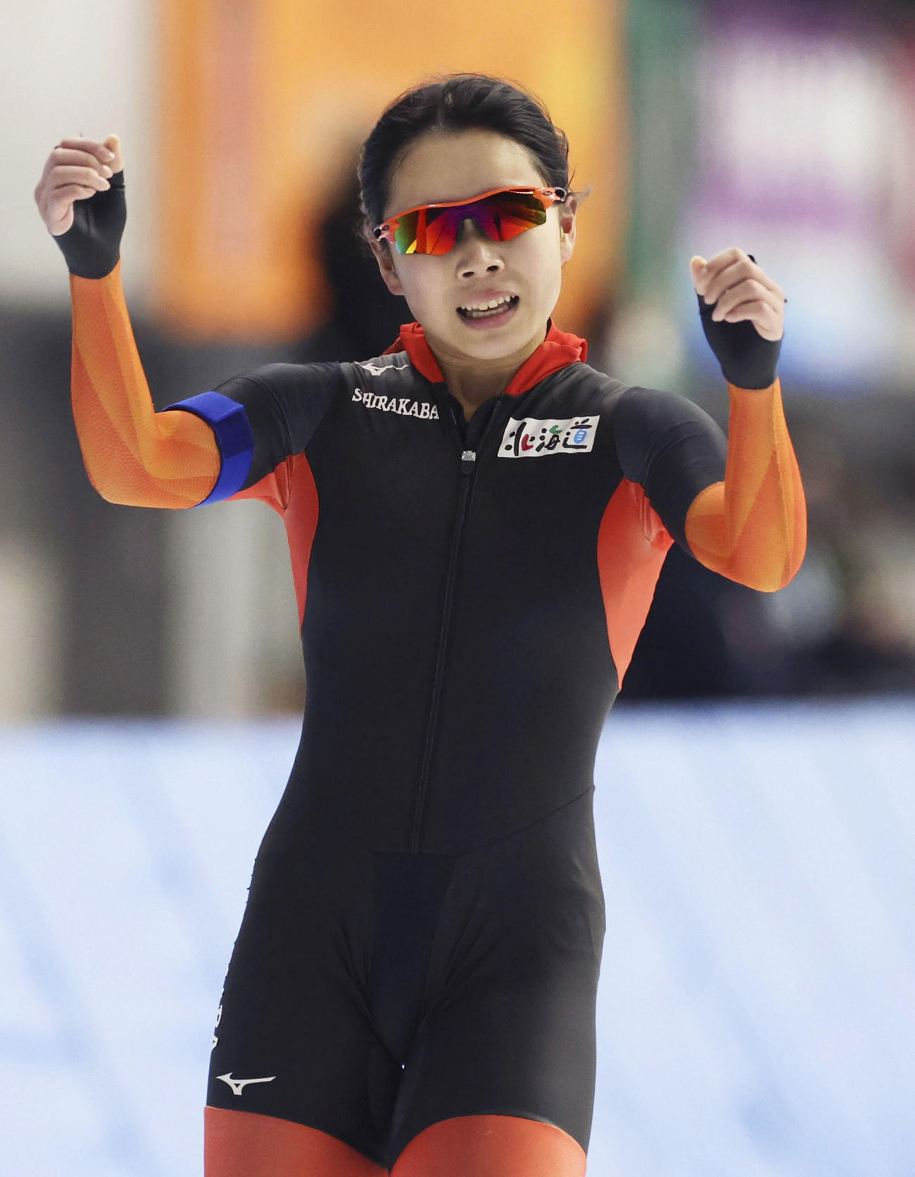 スピード女子1000メートルで優勝し、喜ぶ白樺学園の久保（共同）