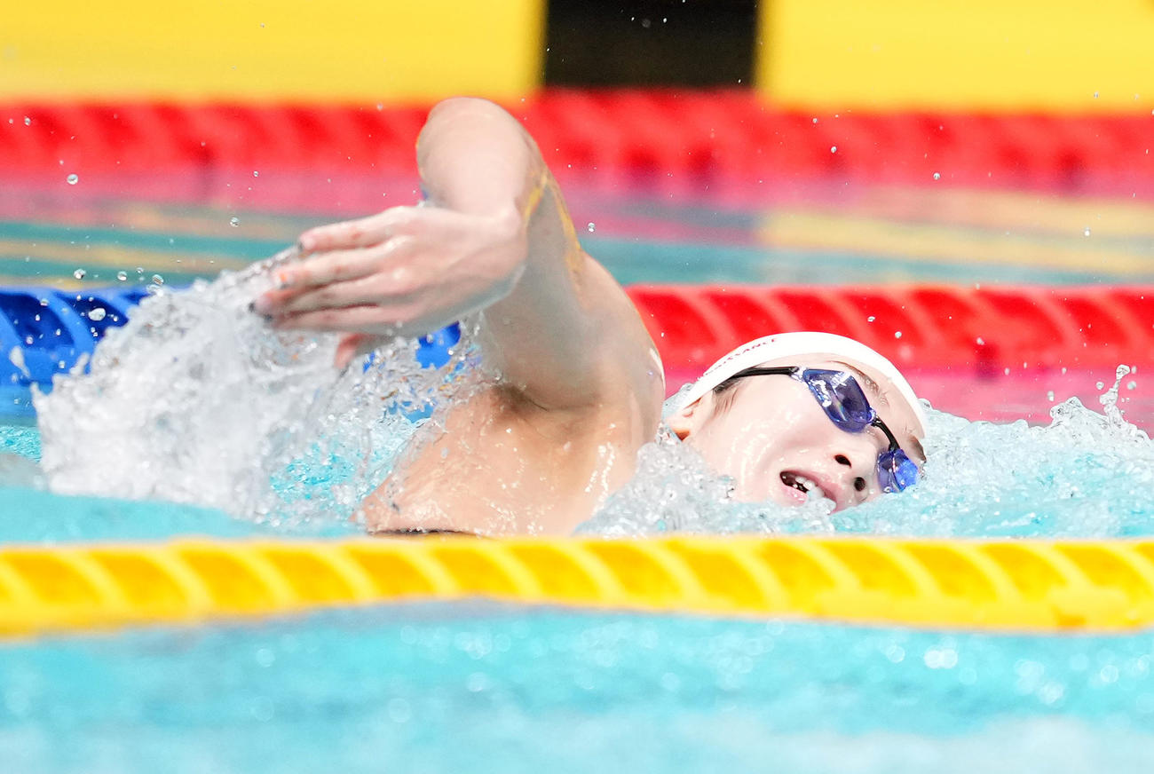 女子200メートル自由形予選で力泳する池江（撮影・菅敏）
