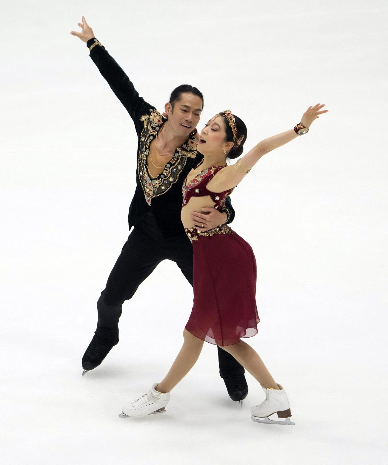 4大陸選手権アイスダンス・フリーダンス　演技する村元哉中＆高橋大輔組（ロイター）