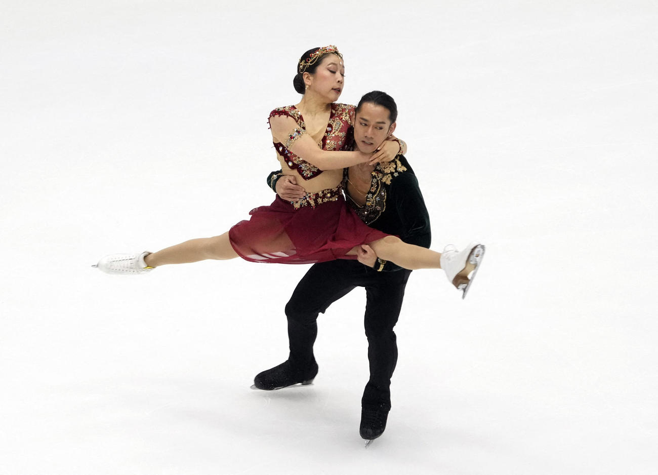 4大陸選手権アイスダンス・フリーダンス　演技する村元哉中＆高橋大輔組（ロイター）