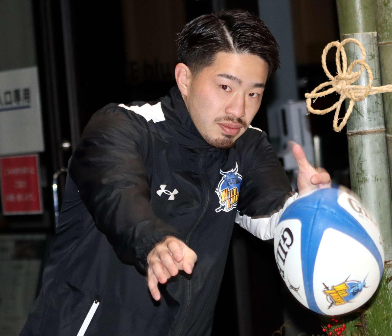 素早いパスさばきで新リーグ初陣勝利を目指す埼玉SH小山（撮影・永野高輔）