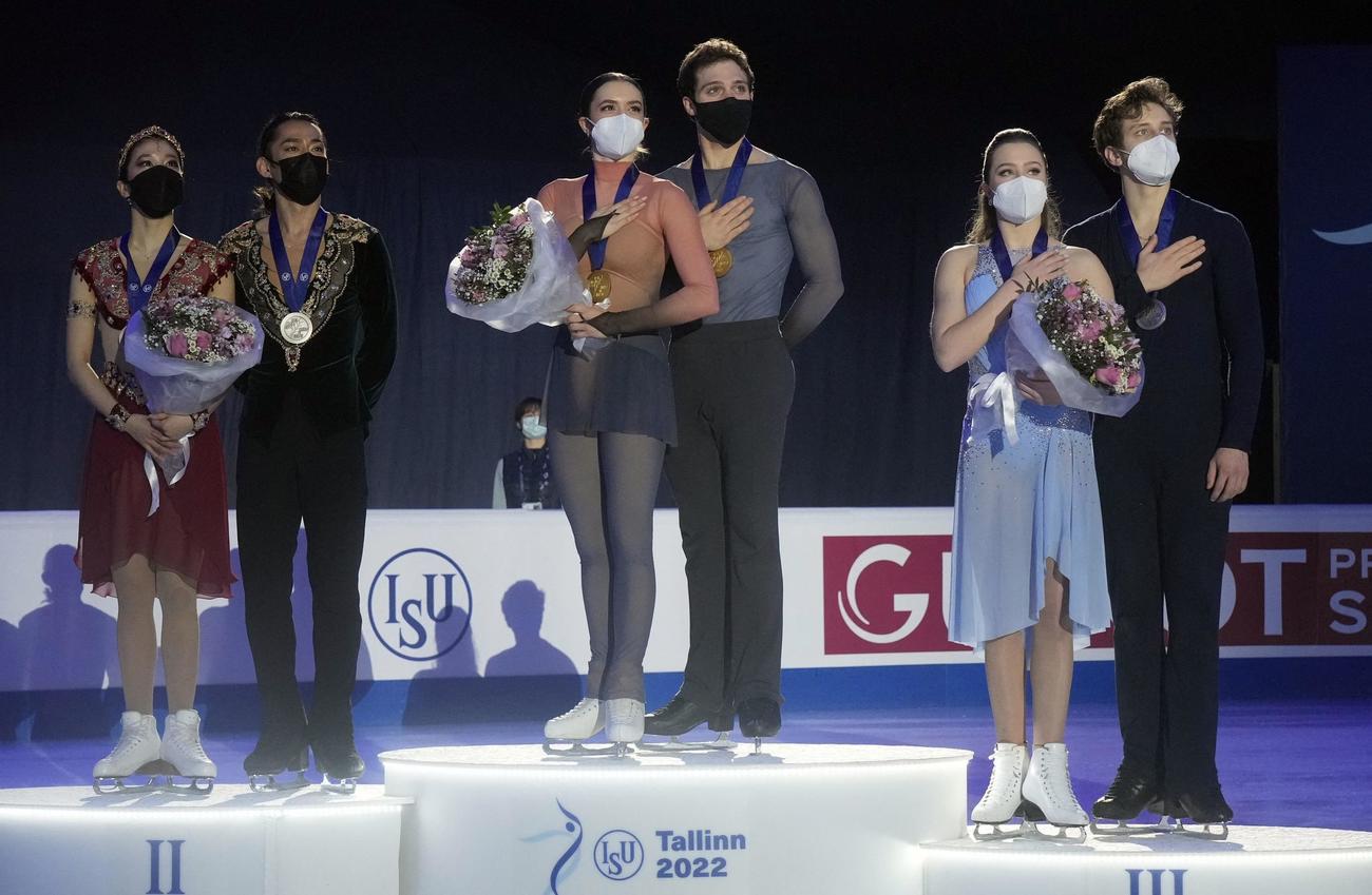 優勝したグリーン&パーソンズ組、2位の村元哉中&
高橋大輔組、3位のカレイラ&ポノマレンコ組（ロイター）