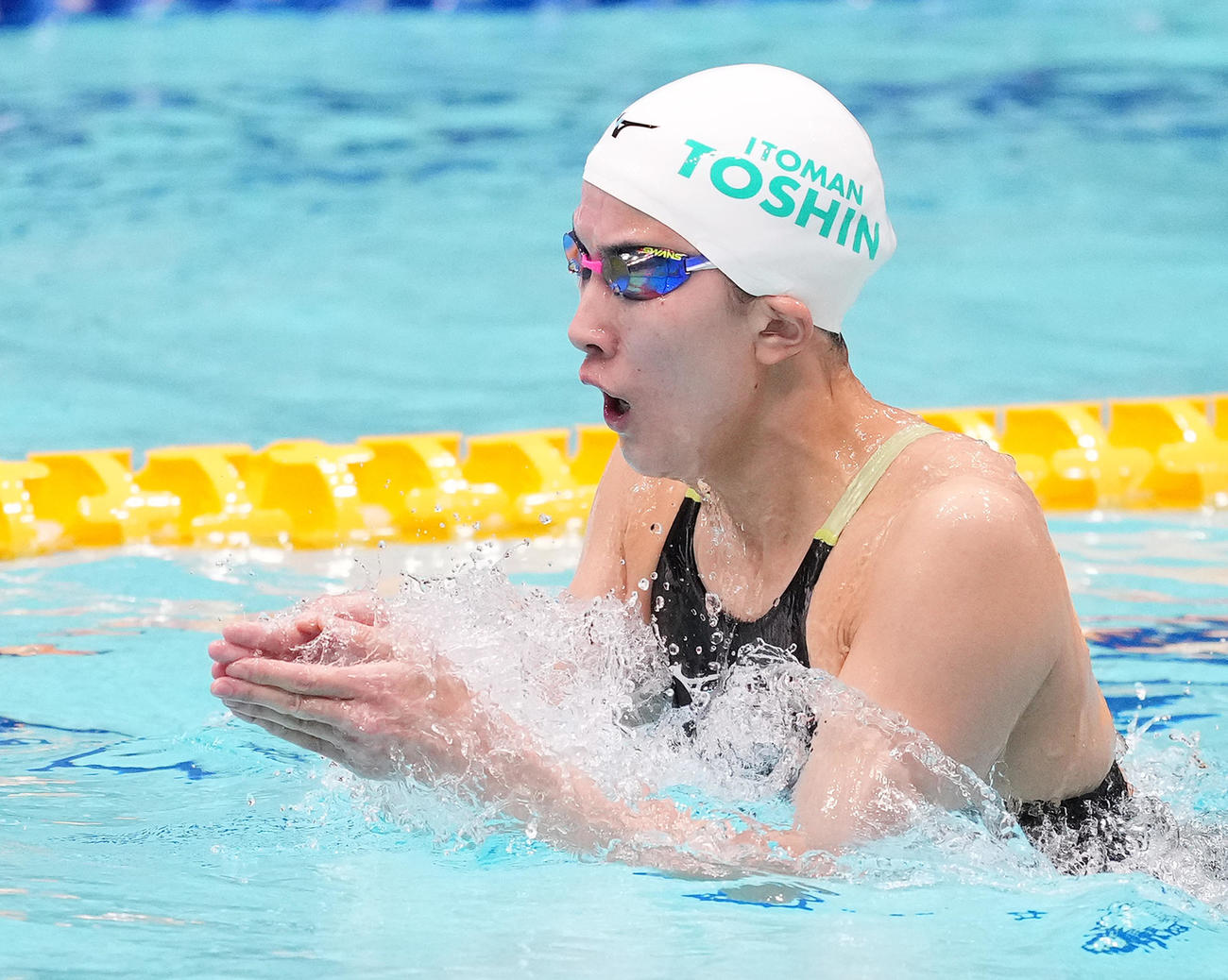 女子200メートル個人メドレー予選で力泳する大橋（撮影・菅敏）