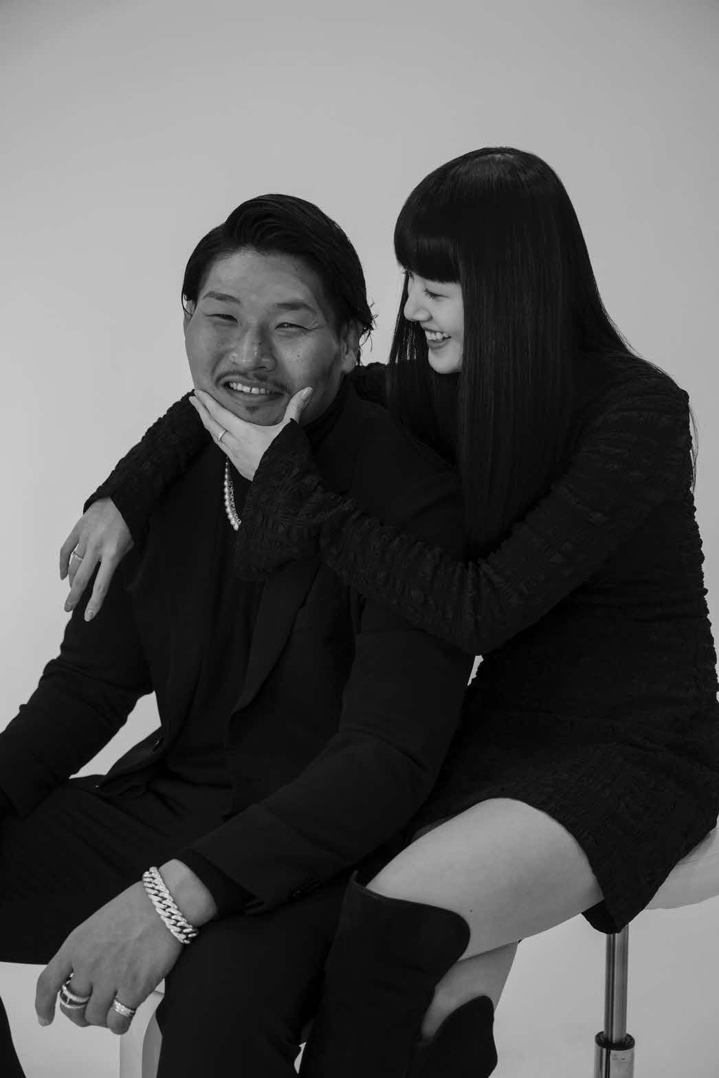 稲垣啓太（左）と新井貴子（C）mitograph
