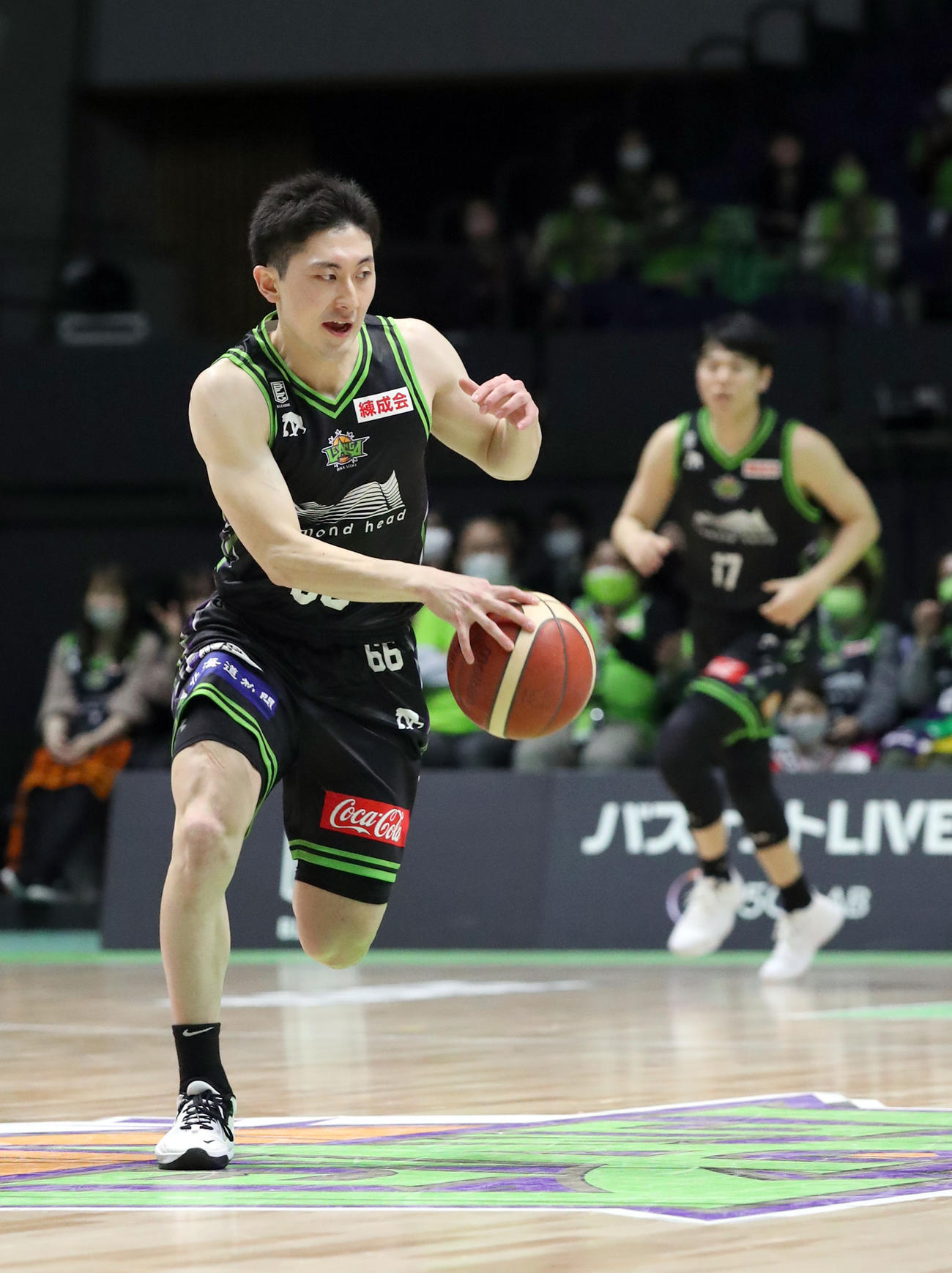 レバンガ北海道対新潟　第2Q、ドリブルをするレバンガ北海道松下（撮影・佐藤翔太）