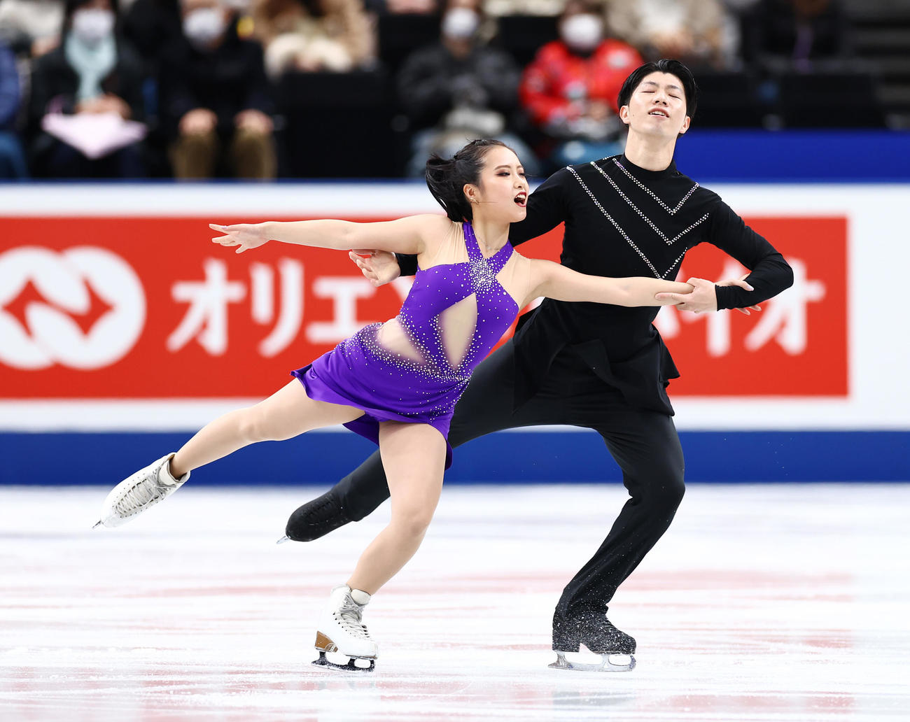 アイスダンスの演技をする平山（左）、立野組（撮影・垰建太）