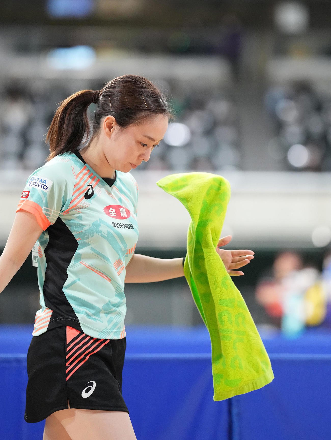 女子シングルス6回戦で加藤美に敗れうつむく石川（撮影・鈴木みどり）