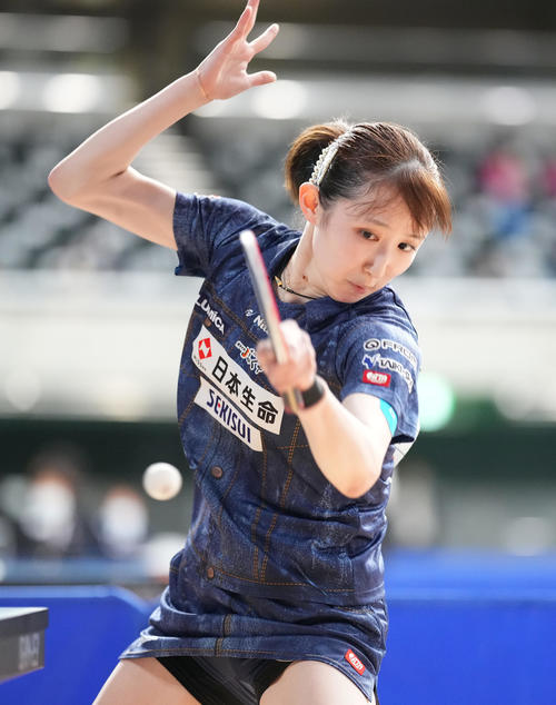 女子シングルス6回戦の第2セット、打ち返す早田ひな（撮影・鈴木みどり）