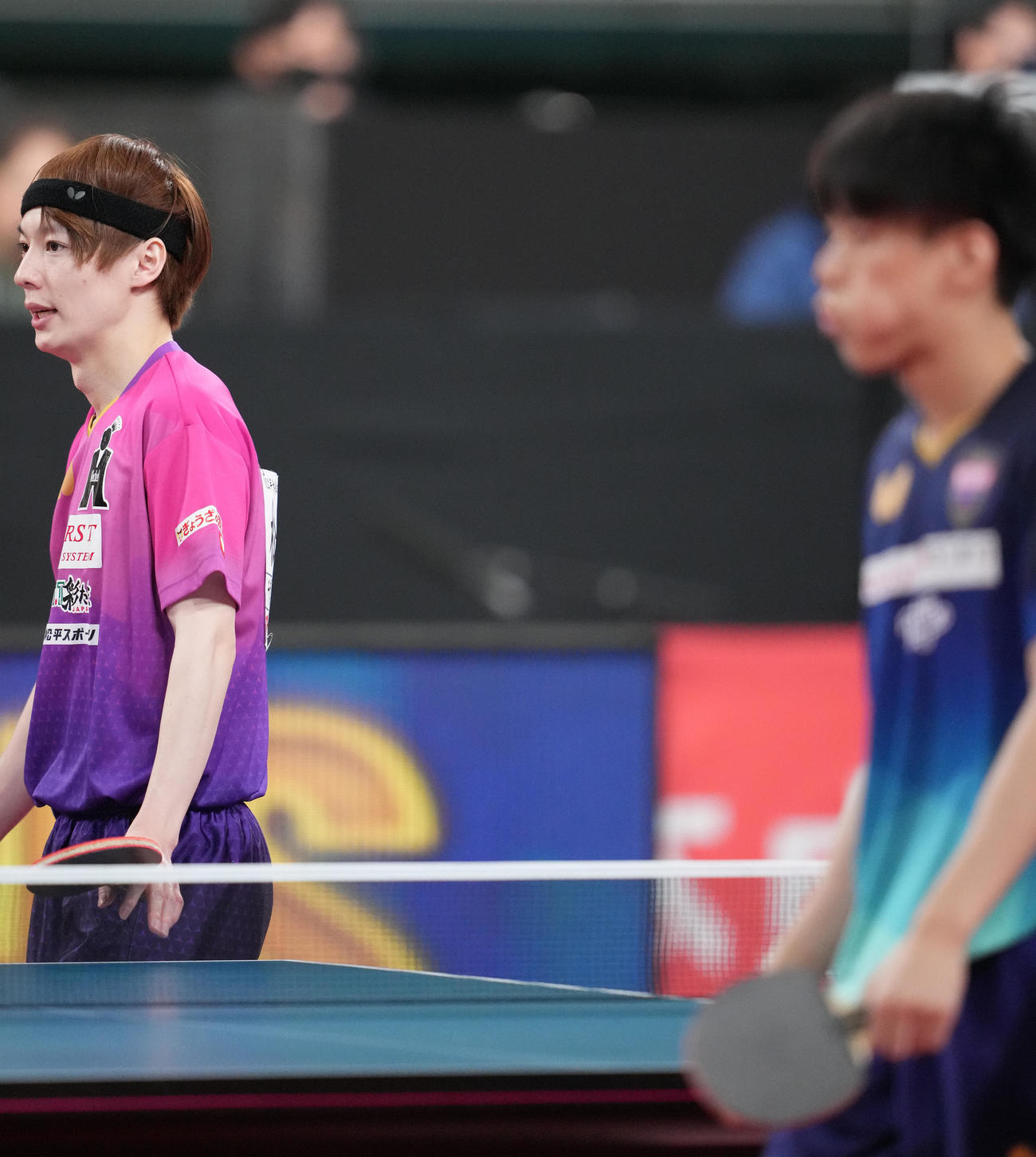 男子シングルス決勝で戸上（右）に敗れ優勝を逃した松平健太（撮影・鈴木みどり）