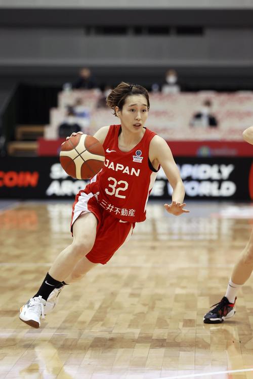 第1クオーター、攻め込む宮崎早織（代表撮影）