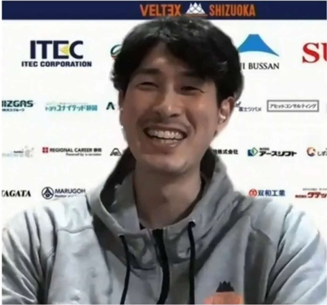 笑顔で話すベルテックス静岡の村越（チーム公式チャンネルより）