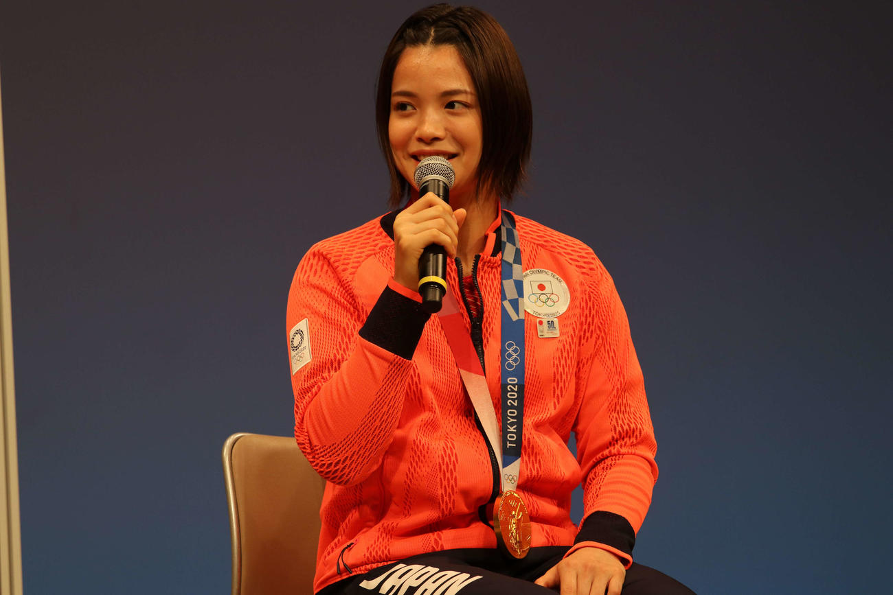 冬季五輪招致シンポジウムでトークセッションを行う阿部詩（撮影・小林憲治）