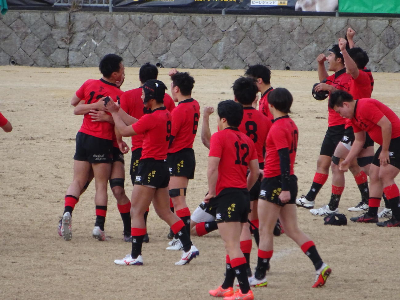 短パンに「信は力なり」の文字を入れ、戦う京都工学院（撮影・加藤裕一）