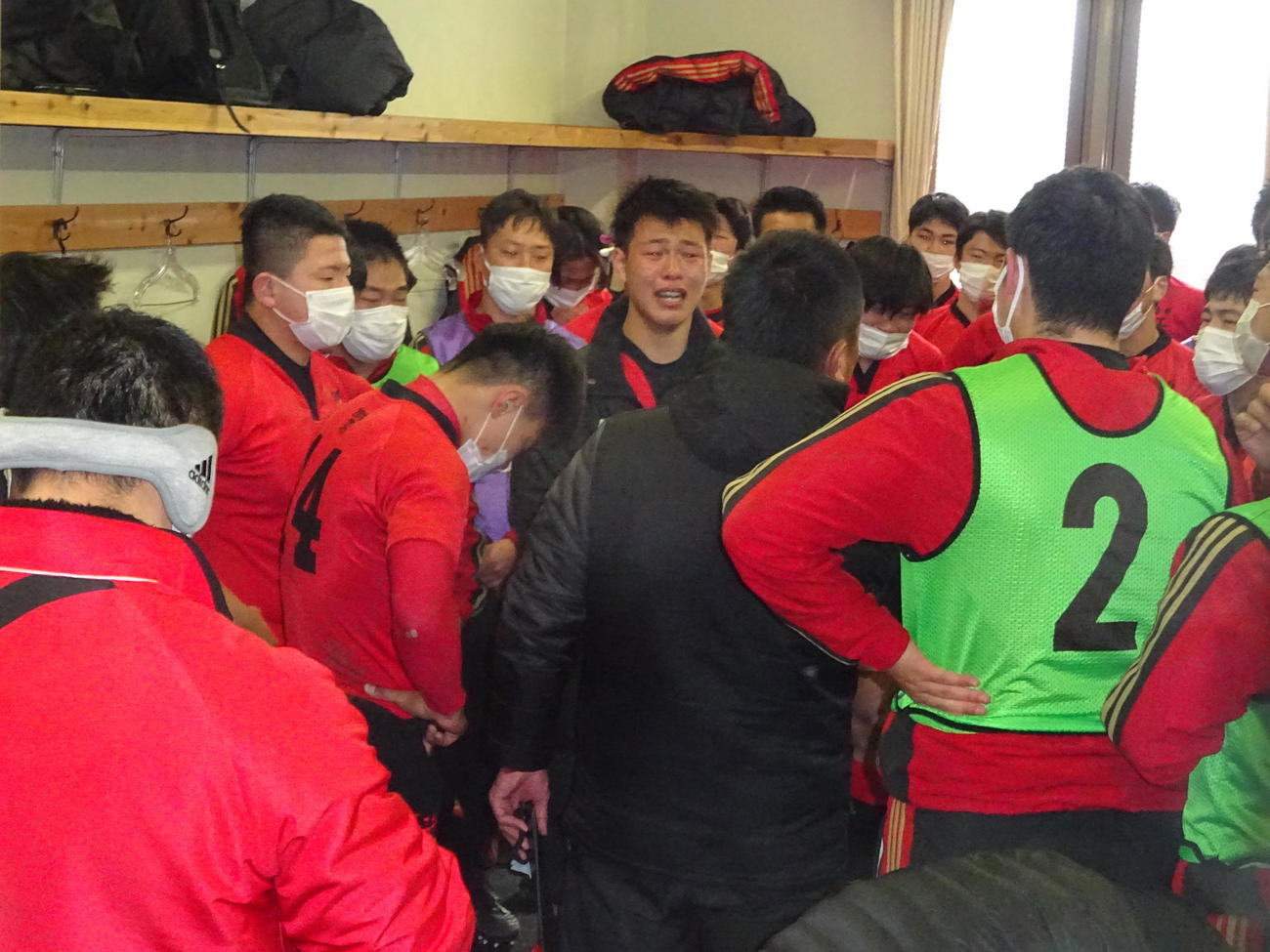 京都工学院として初の全国大会出場を決め、喜ぶ選手たち（撮影・加藤裕一）
