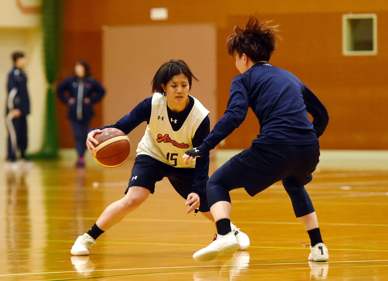 ドリブルで切り返す砂川