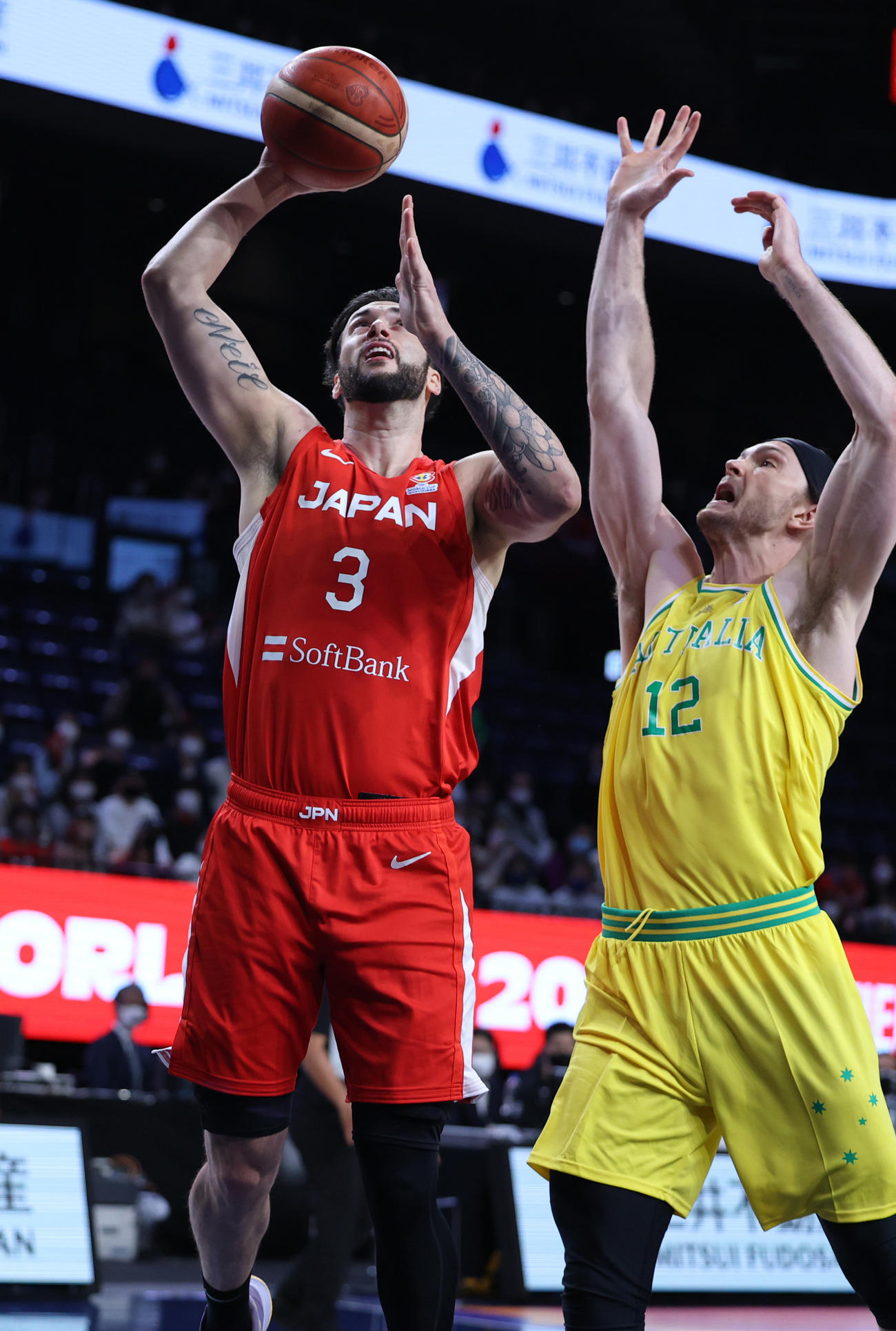 日本対オーストラリア　第1クォーター、シュートを決める試合に挑むエヴァンス・ルーク（代表撮影）