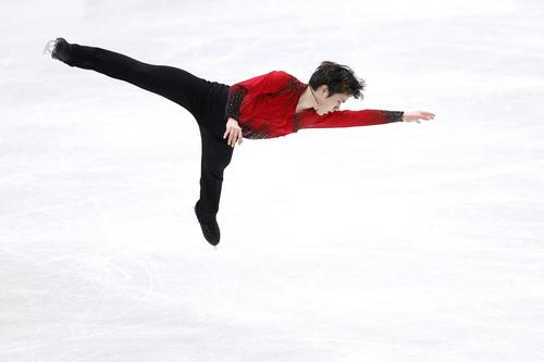 男子SP　演技する宇野昌磨（ロイター）