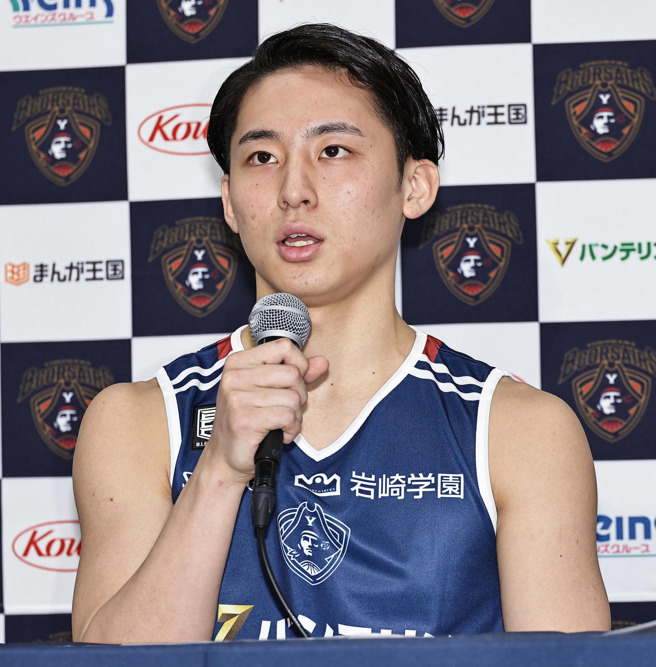 来季、B1横浜BCとプロ選手契約したことを発表したPG河村（撮影・中島郁夫）