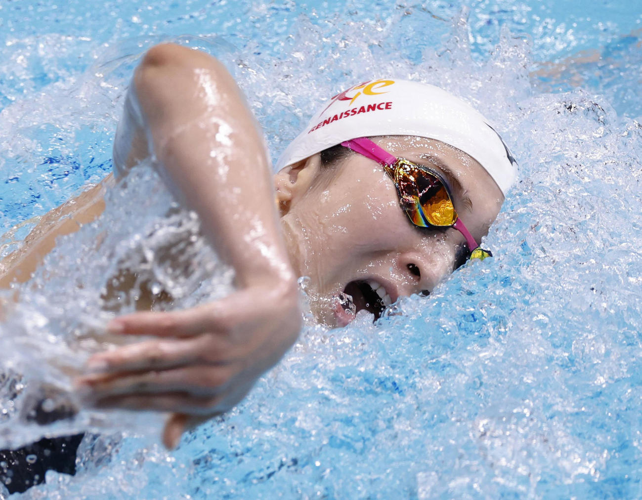 女子100メートル自由形決勝で力泳する池江（代表撮影）