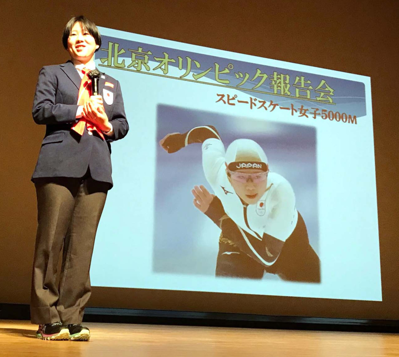 大樹町での五輪出場報告会に出席し笑顔を見せる北京五輪スピードスケート代表の堀川（撮影・永野高輔）