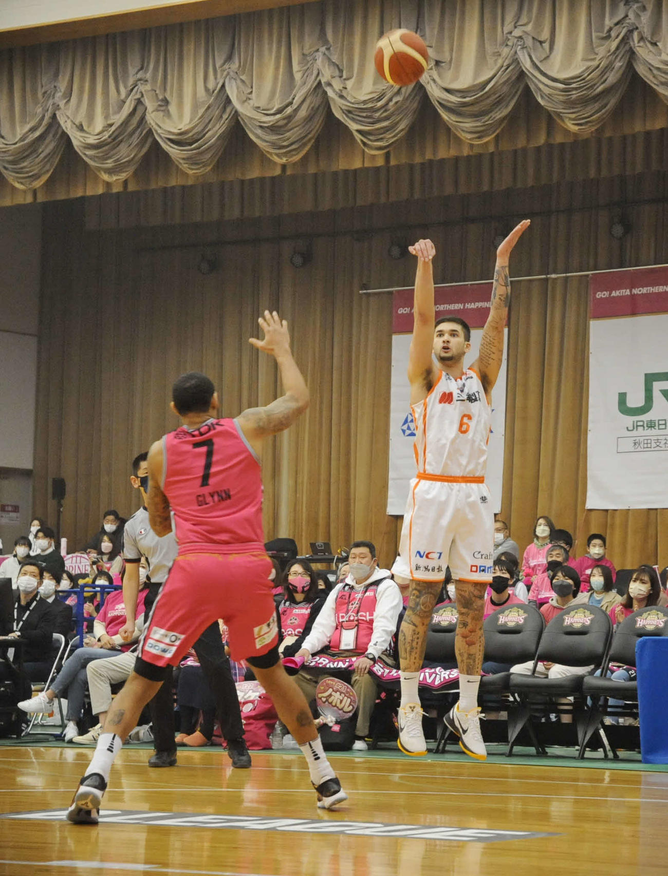 第1Q、新潟のパラスが3点シュートを決める（撮影・濱本神威）