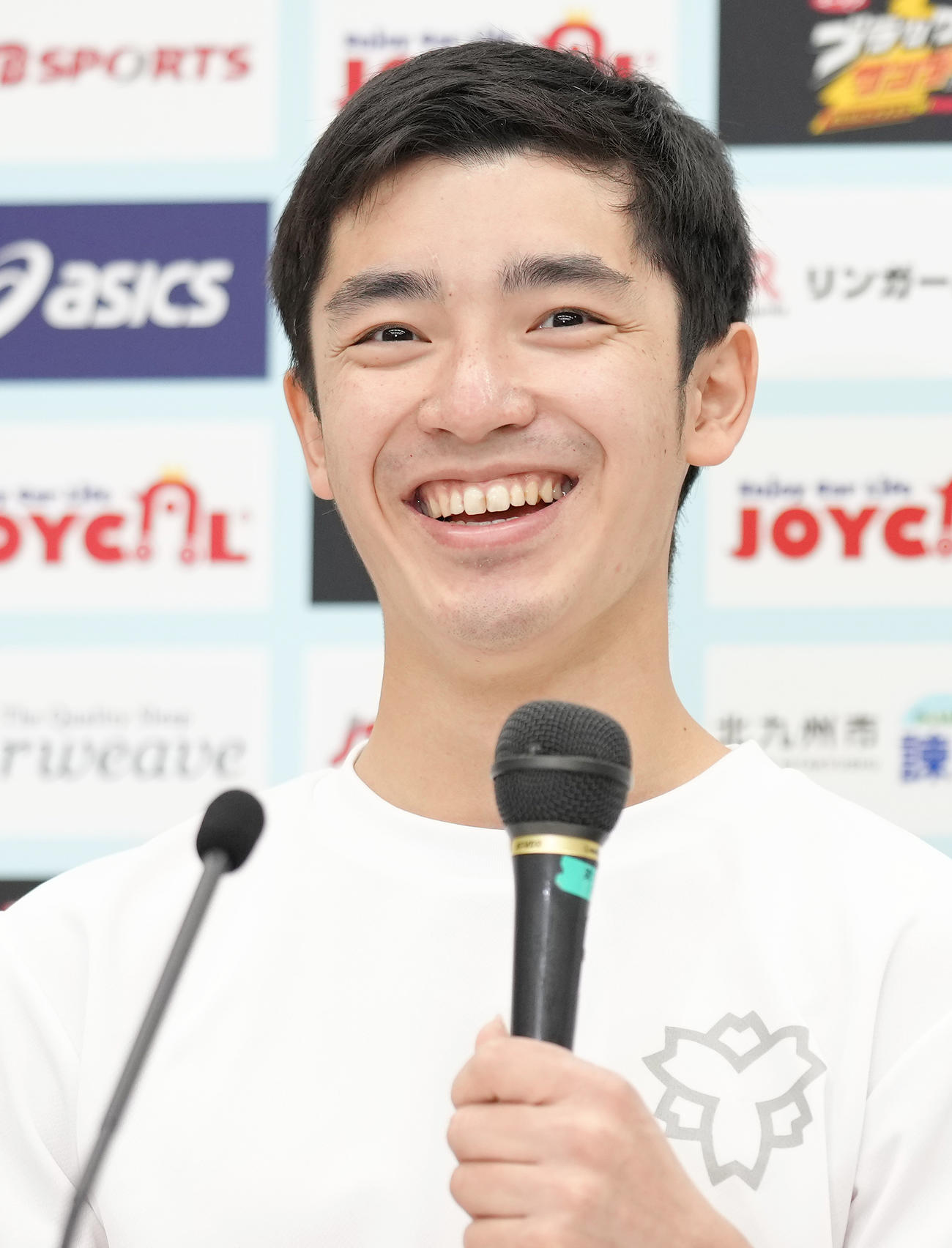 「KOHEI UCHIMURA THE FINAL」の前日会見で質問に答える白井氏（撮影・菅敏）