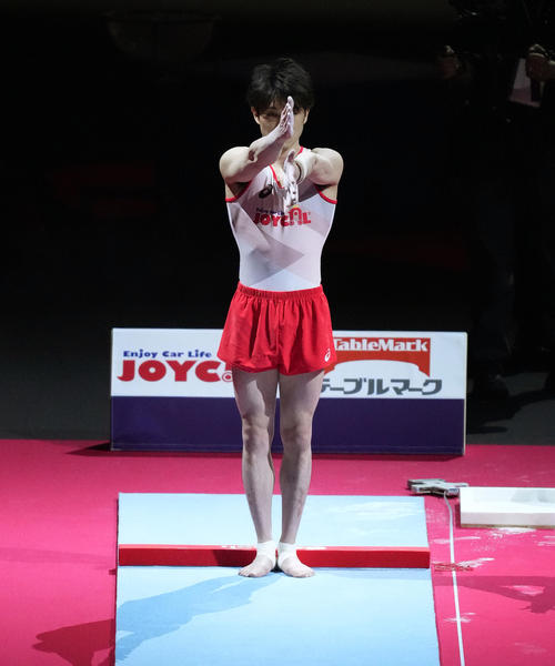 「KOHEI UCHIMURA THE FINAL」で跳馬の演技を前に集中する内村（撮影・菅敏）