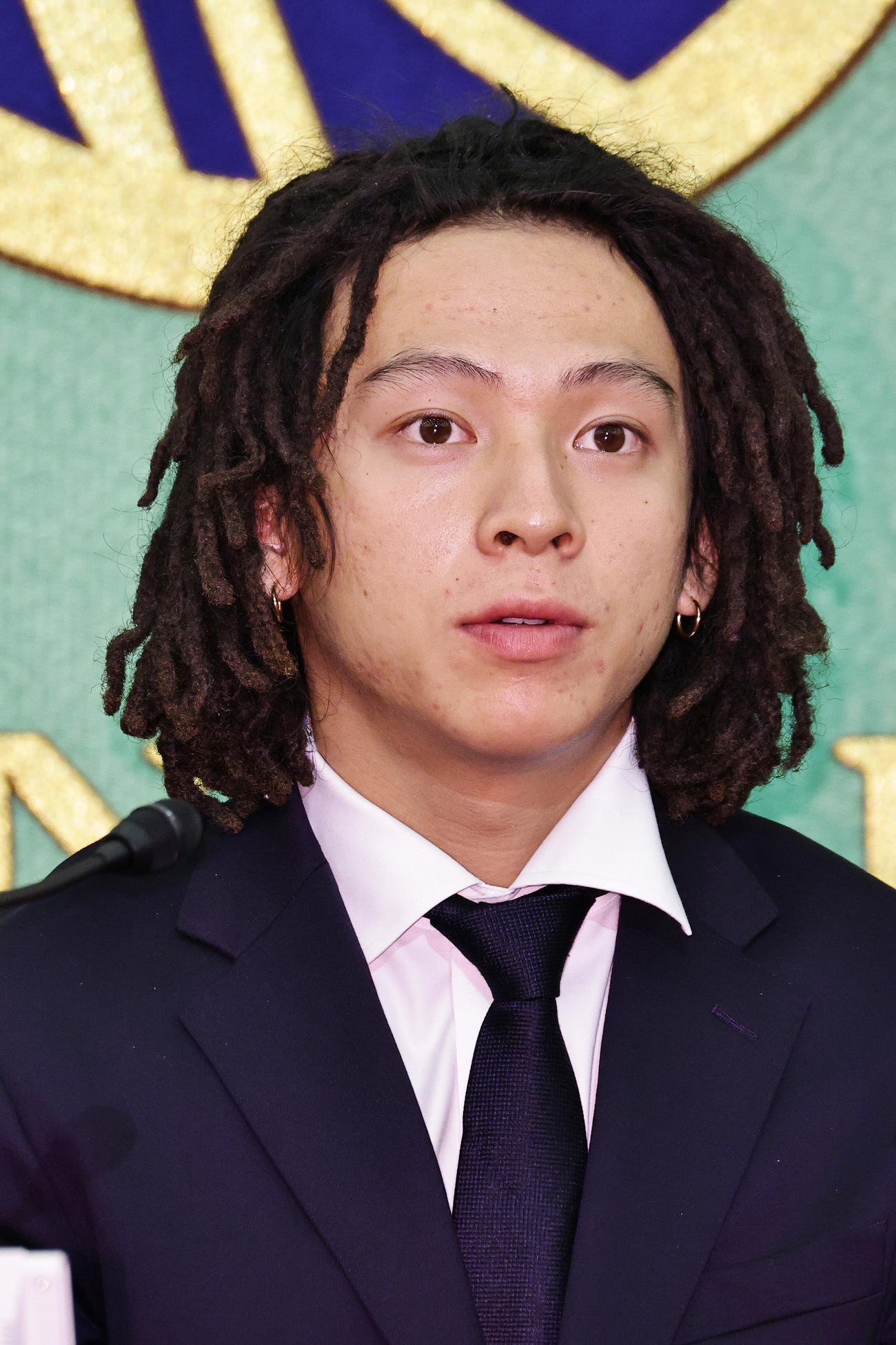 メダリスト会見を行う北京冬季五輪スノーボード男子HP金メダリスト平野歩夢（撮影・中島郁夫）