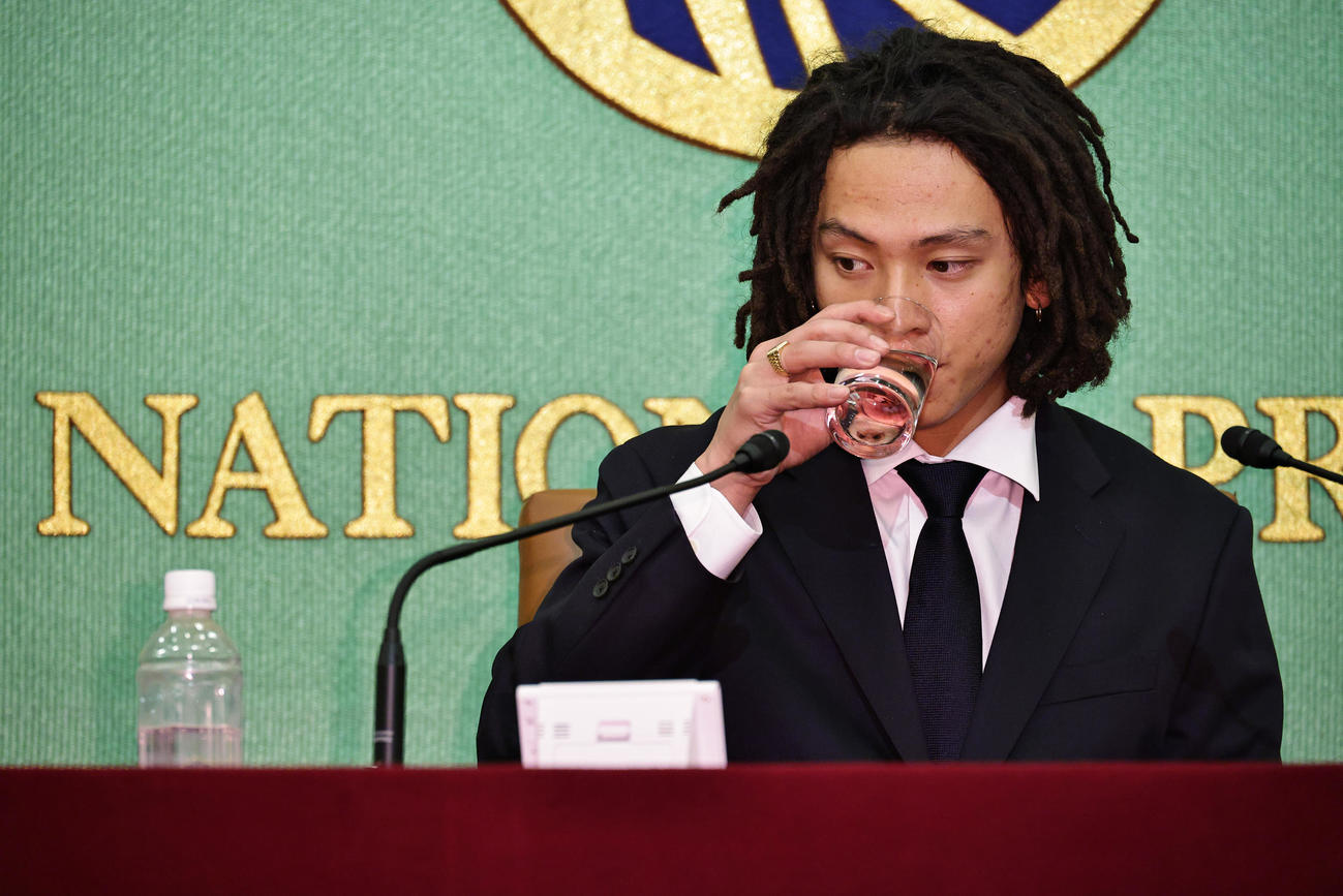 メダリスト会見を行う北京冬季五輪スノーボード男子HP金メダリスト平野歩夢（撮影・中島郁夫）