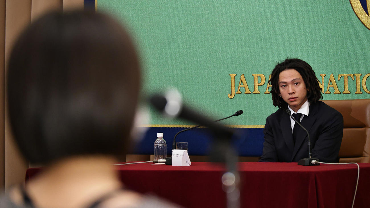 メダリスト会見を行う北京冬季五輪スノーボード男子HP金メダリスト平野歩夢（撮影・中島郁夫）