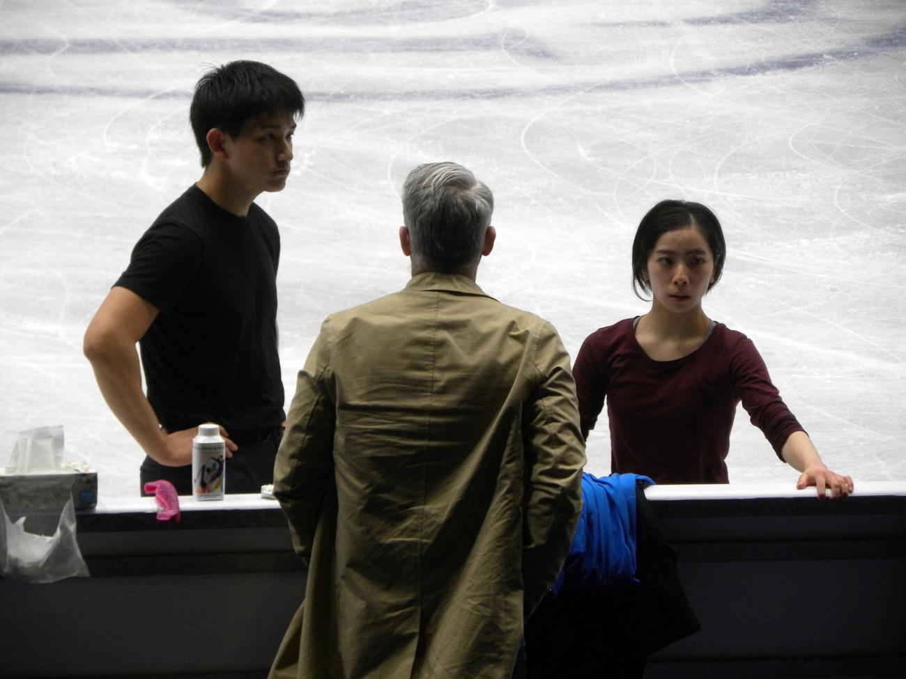 世界選手権ペアの公式練習に臨んだ三浦璃来（右）と木原龍一（左）