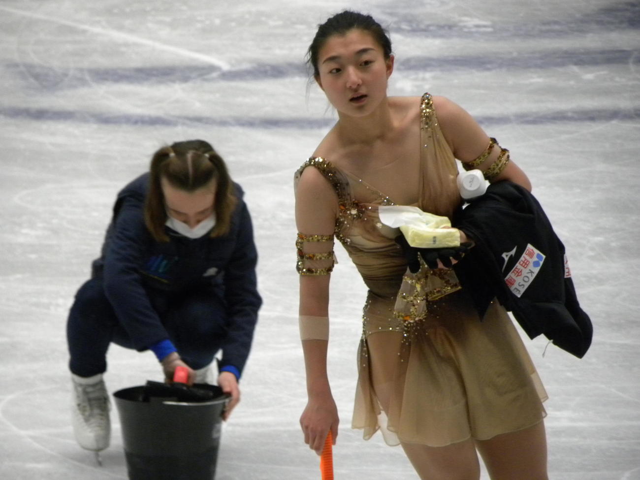 世界選手権女子の公式練習を終えた坂本