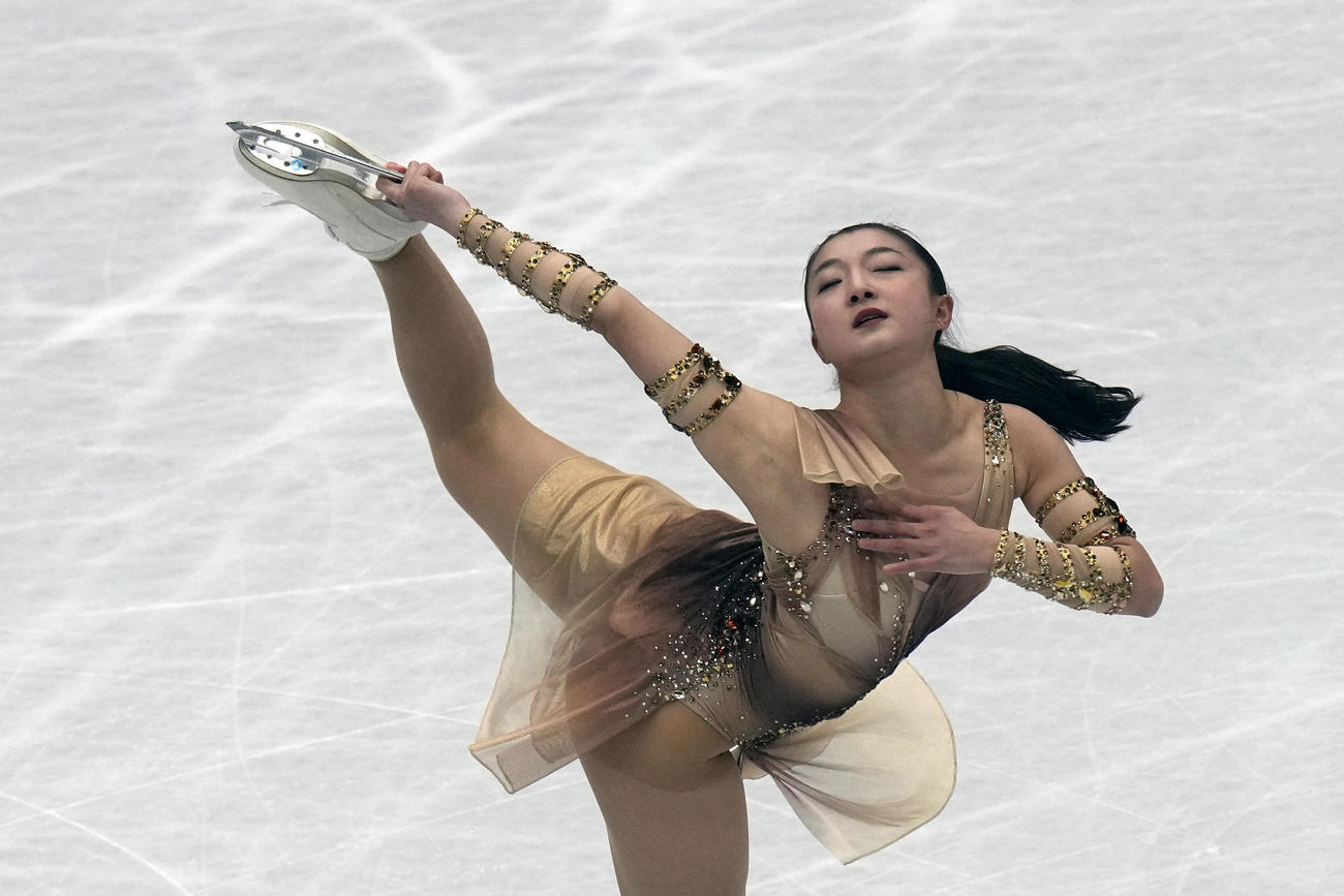 世界選手権　SPで演技する坂本花織（AP）