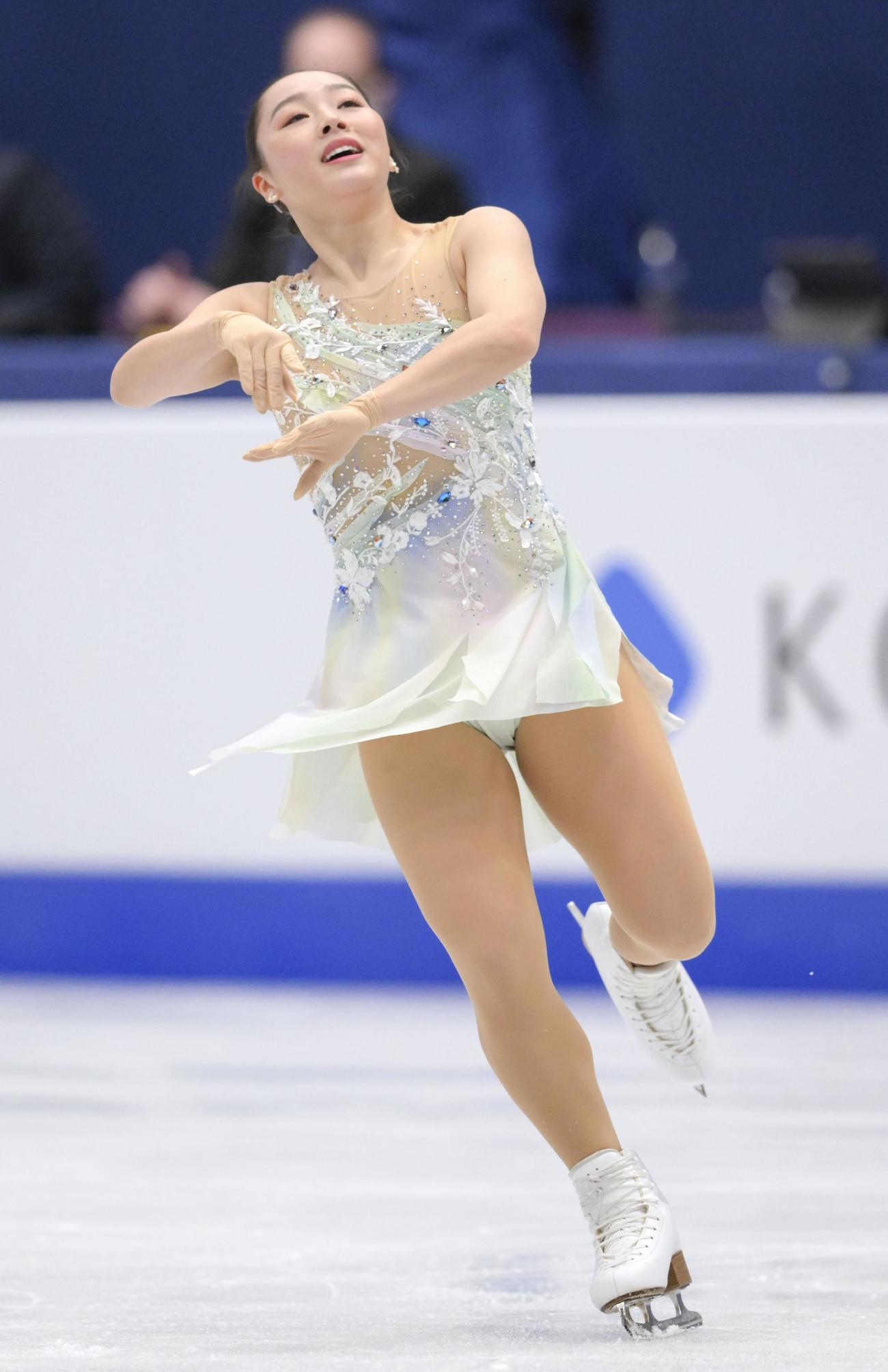 女子SPの演技を披露する樋口新葉（共同）