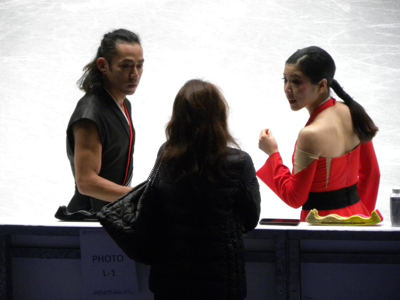 世界選手権アイスダンスのリズムダンスを前に、公式練習に臨んだ村元哉中（右）と高橋大輔（左）