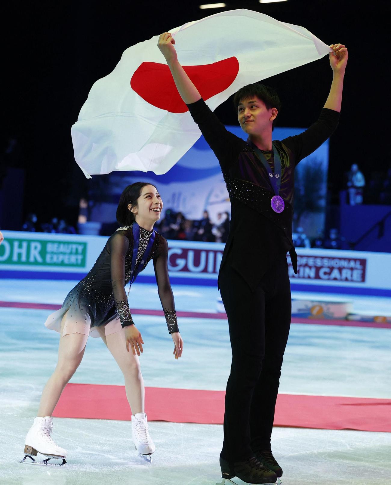 フィギュア世界選手権ペアフリー　銀メダルを獲得した三浦璃来＆木原龍一組（ロイター）