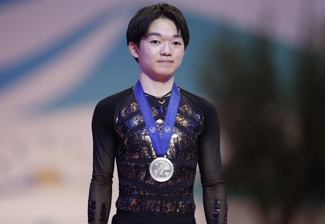 フィギュアスケートの世界選手権男子で2位の鍵山優真（ロイター）