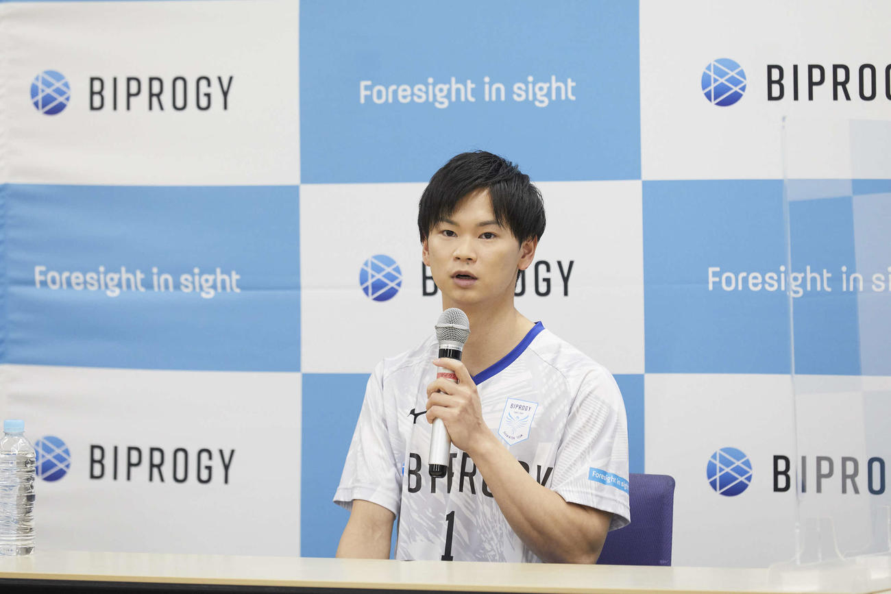 プロ転向を表明したバドミントン男子の渡辺（提供写真）