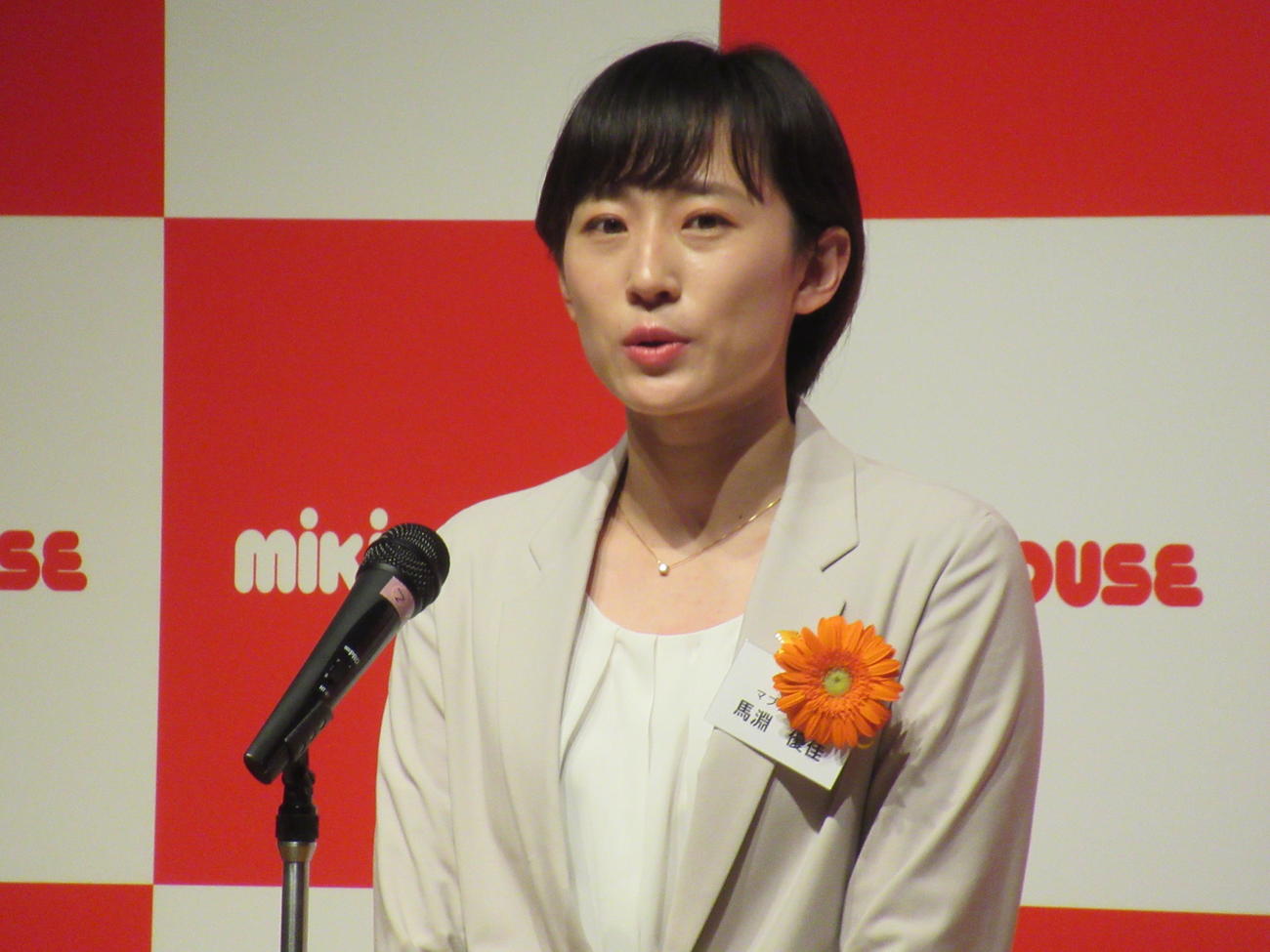 新しく所属となるミキハウスの入社式に出席した飛び込みの馬淵優佳（撮影・益田一弘）