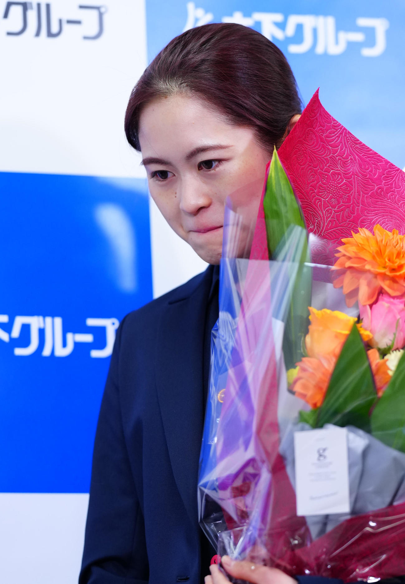 引退会見で涙ぐむ宮原知子